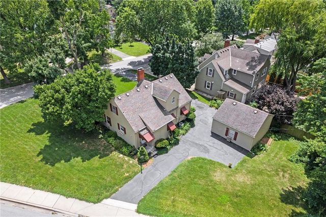 5324 Fairway Road, Fairway, KS 66205