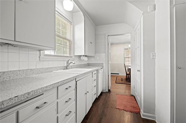 5324 Fairway Road, Fairway, KS 66205