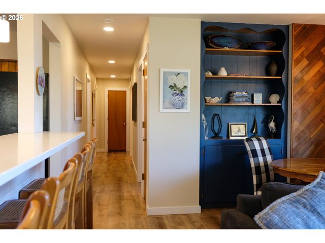 345 S CRESTLINE Dr, Waldport, OR 97394