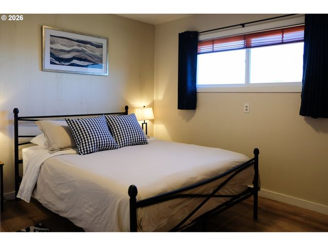 345 S CRESTLINE Dr, Waldport, OR 97394