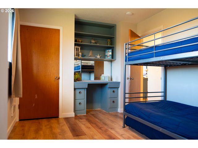 345 S CRESTLINE Dr, Waldport, OR 97394