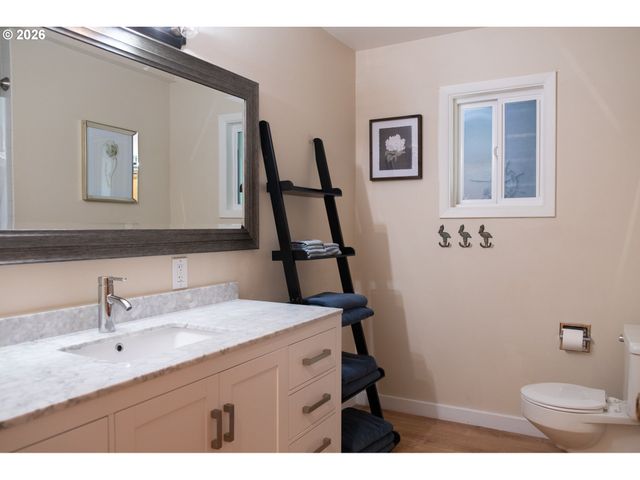 345 S CRESTLINE Dr, Waldport, OR 97394