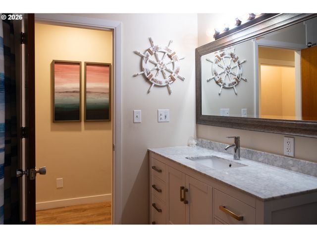 345 S CRESTLINE Dr, Waldport, OR 97394