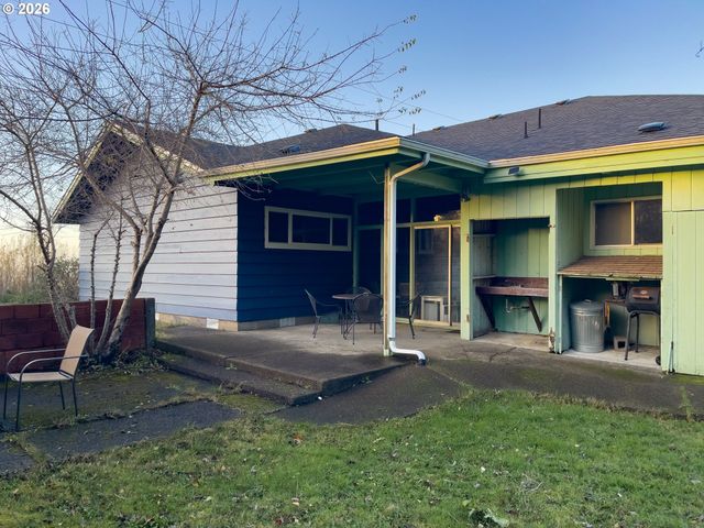 345 S CRESTLINE Dr, Waldport, OR 97394