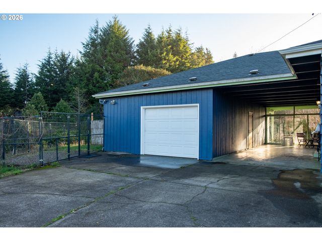 345 S CRESTLINE Dr, Waldport, OR 97394