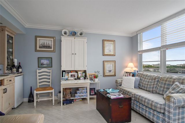 3510 Oaks Way 802, Pompano Beach, FL 33069