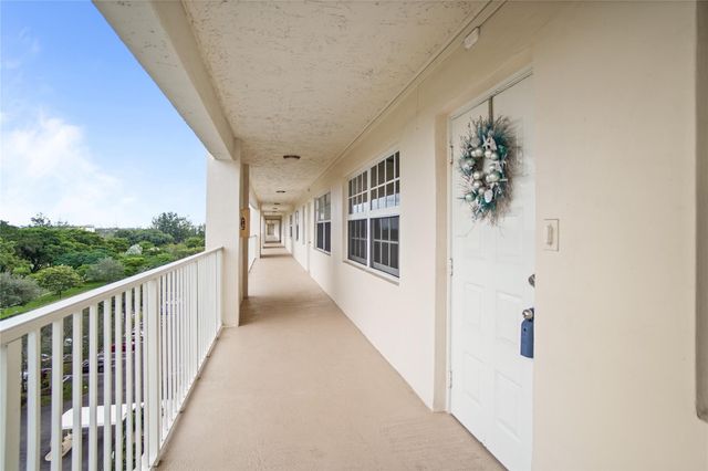 3510 Oaks Way 802, Pompano Beach, FL 33069