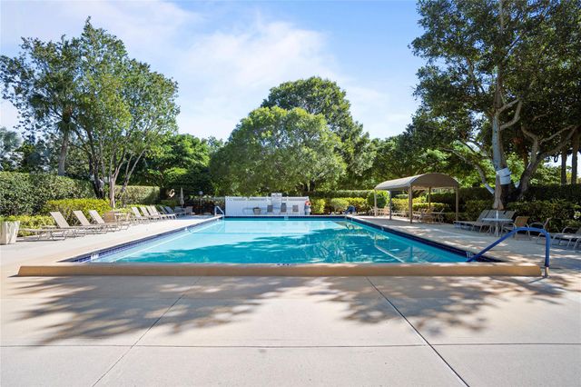 3510 Oaks Way 802, Pompano Beach, FL 33069