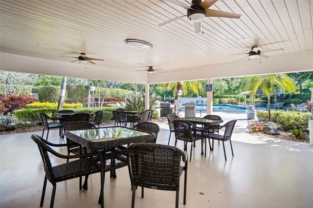 3510 Oaks Way 802, Pompano Beach, FL 33069