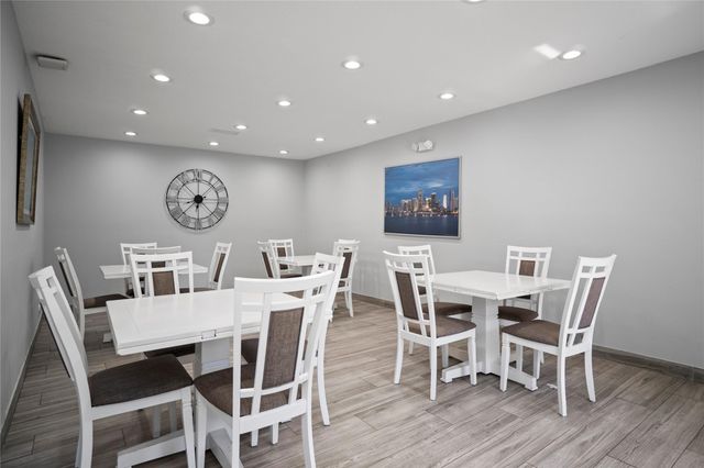 3510 Oaks Way 802, Pompano Beach, FL 33069