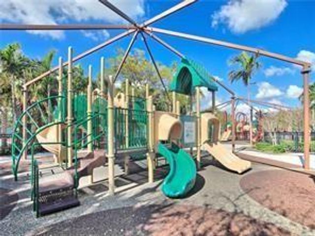 3510 Oaks Way 802, Pompano Beach, FL 33069