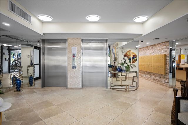 3510 Oaks Way 802, Pompano Beach, FL 33069