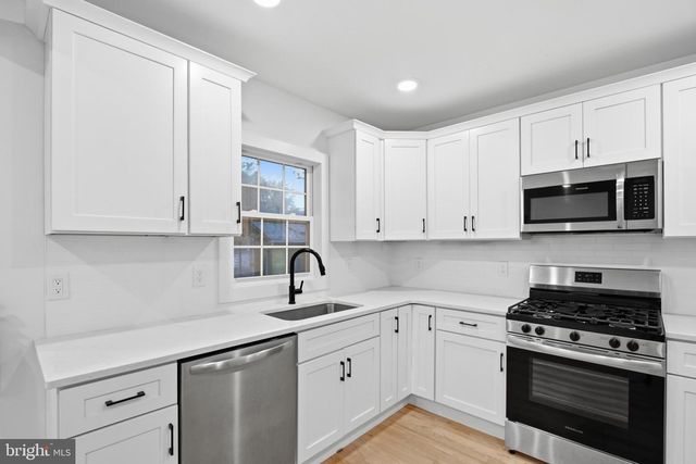48 5 TH ST, Fords, NJ 08863