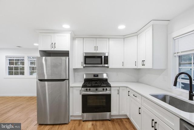 48 5 TH ST, Fords, NJ 08863