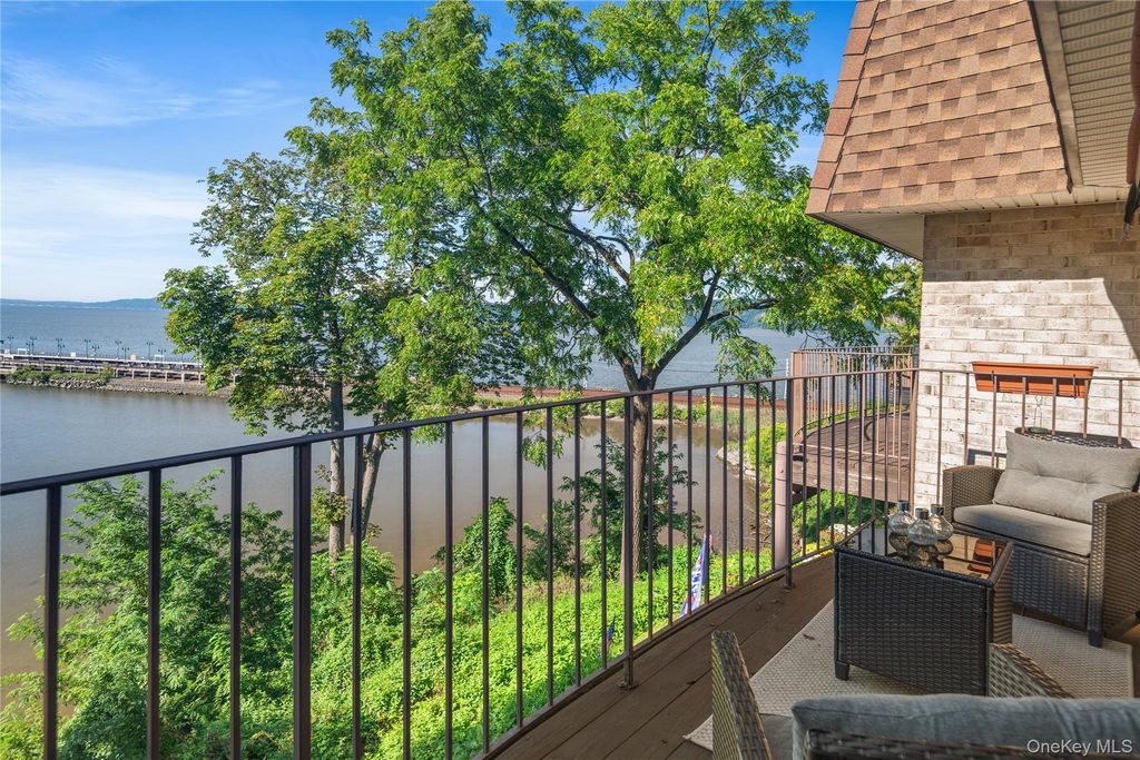 215 Kemeys Cove 215, Briarcliff Manor, NY 10510 — exterior