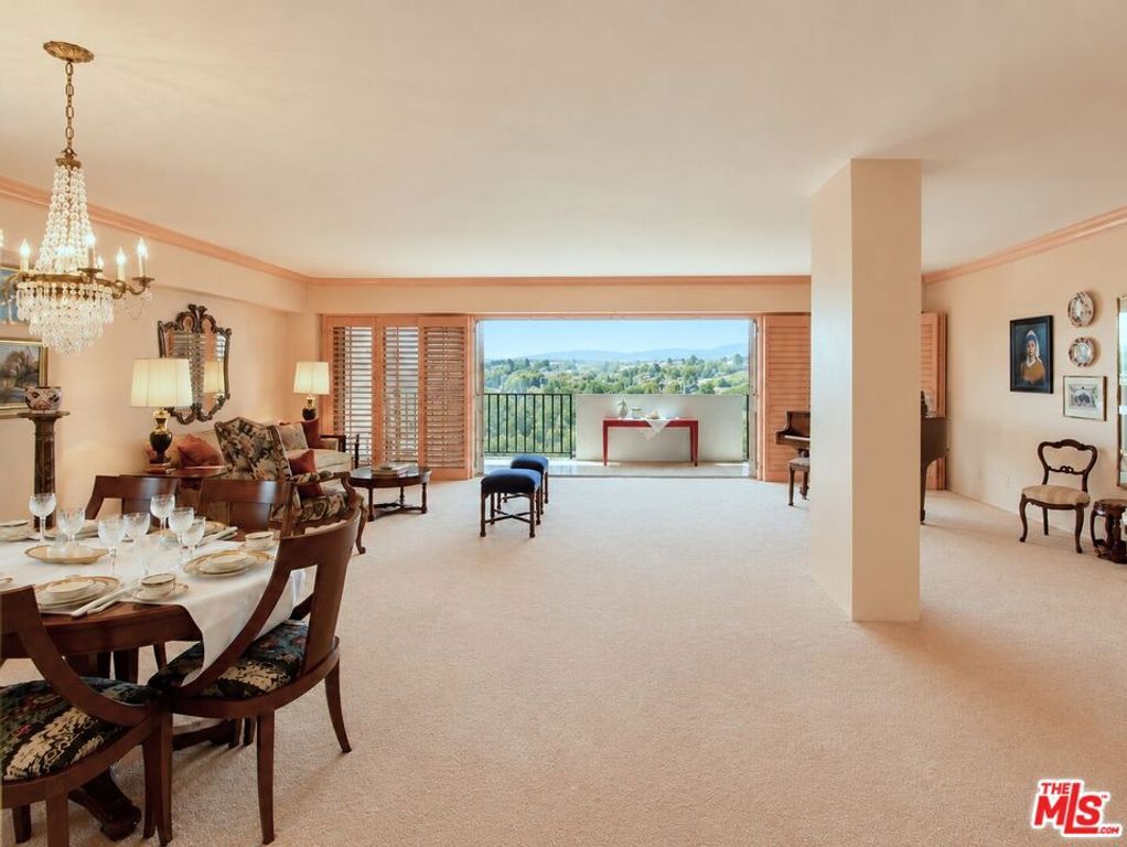 Image 1 of property listing at 10450 Wilshire Boulevard 10J, Los Angeles, CA 90024