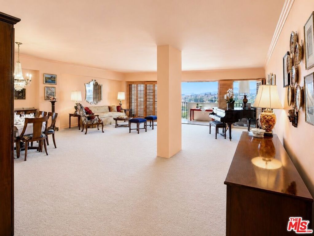 Image 10 of property listing at 10450 Wilshire Boulevard 10J, Los Angeles, CA 90024