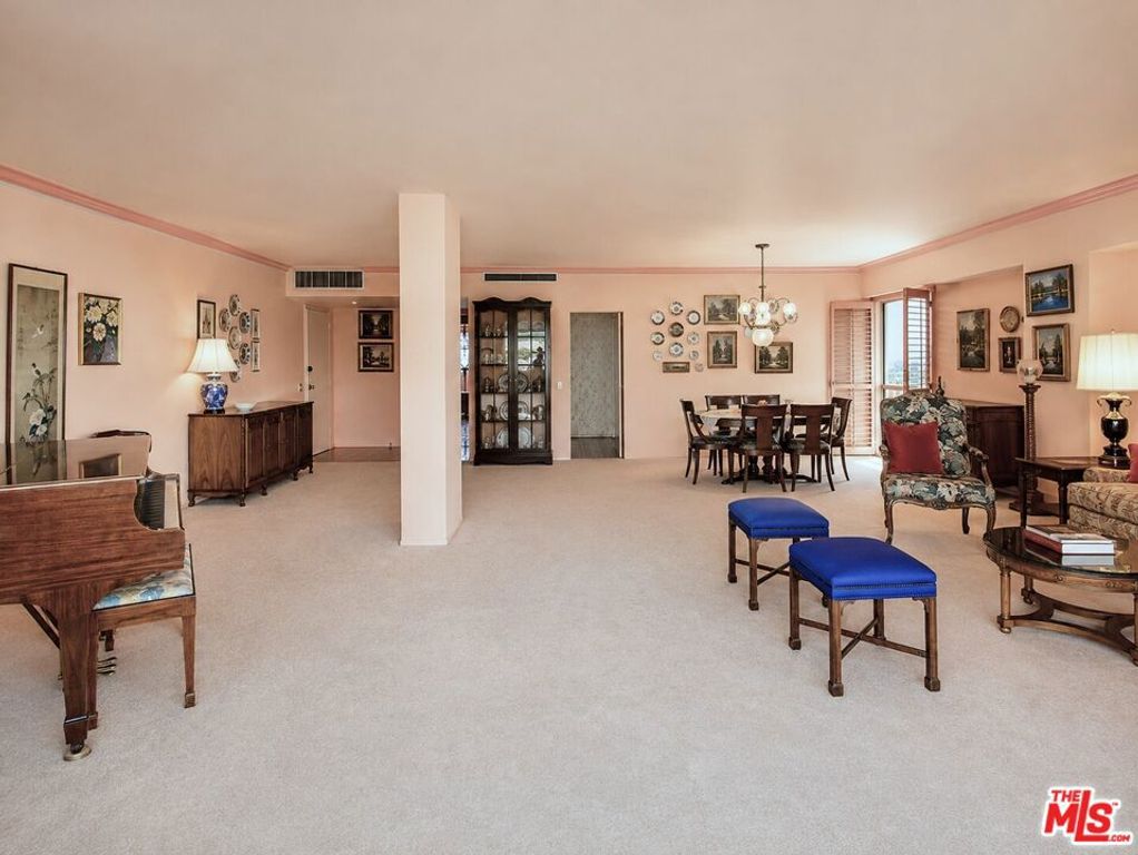 Image 15 of property listing at 10450 Wilshire Boulevard 10J, Los Angeles, CA 90024