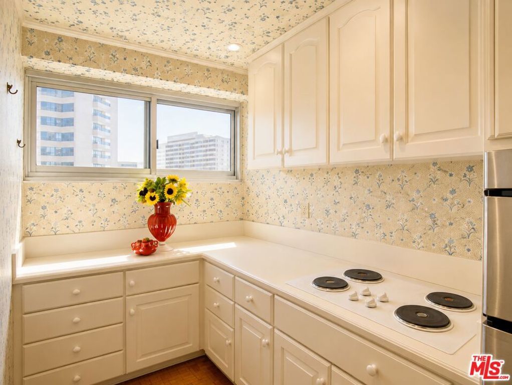 Image 20 of property listing at 10450 Wilshire Boulevard 10J, Los Angeles, CA 90024
