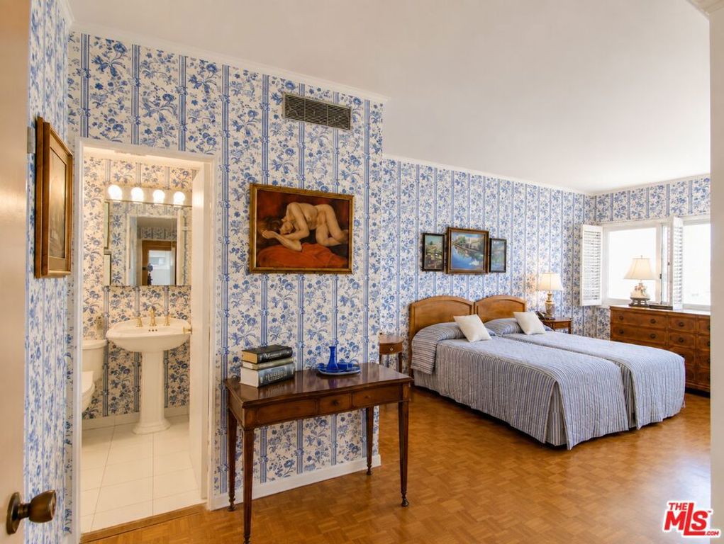 Image 25 of property listing at 10450 Wilshire Boulevard 10J, Los Angeles, CA 90024