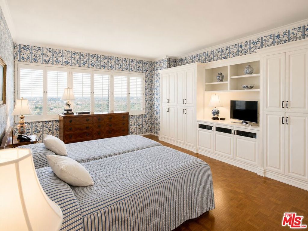 Image 27 of property listing at 10450 Wilshire Boulevard 10J, Los Angeles, CA 90024