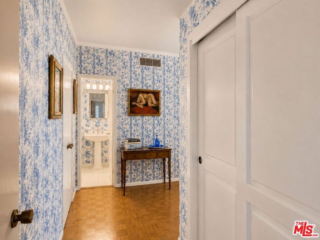 Image 29 of property listing at 10450 Wilshire Boulevard 10J, Los Angeles, CA 90024