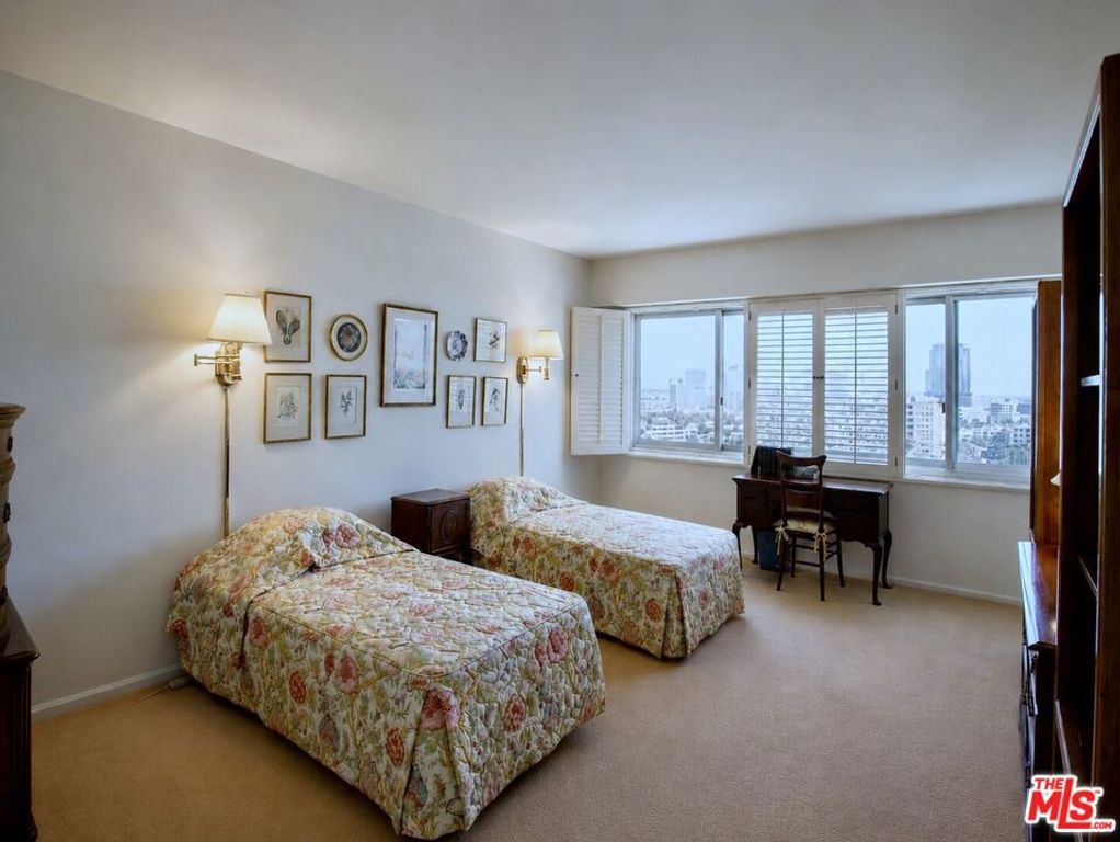 Image 31 of property listing at 10450 Wilshire Boulevard 10J, Los Angeles, CA 90024