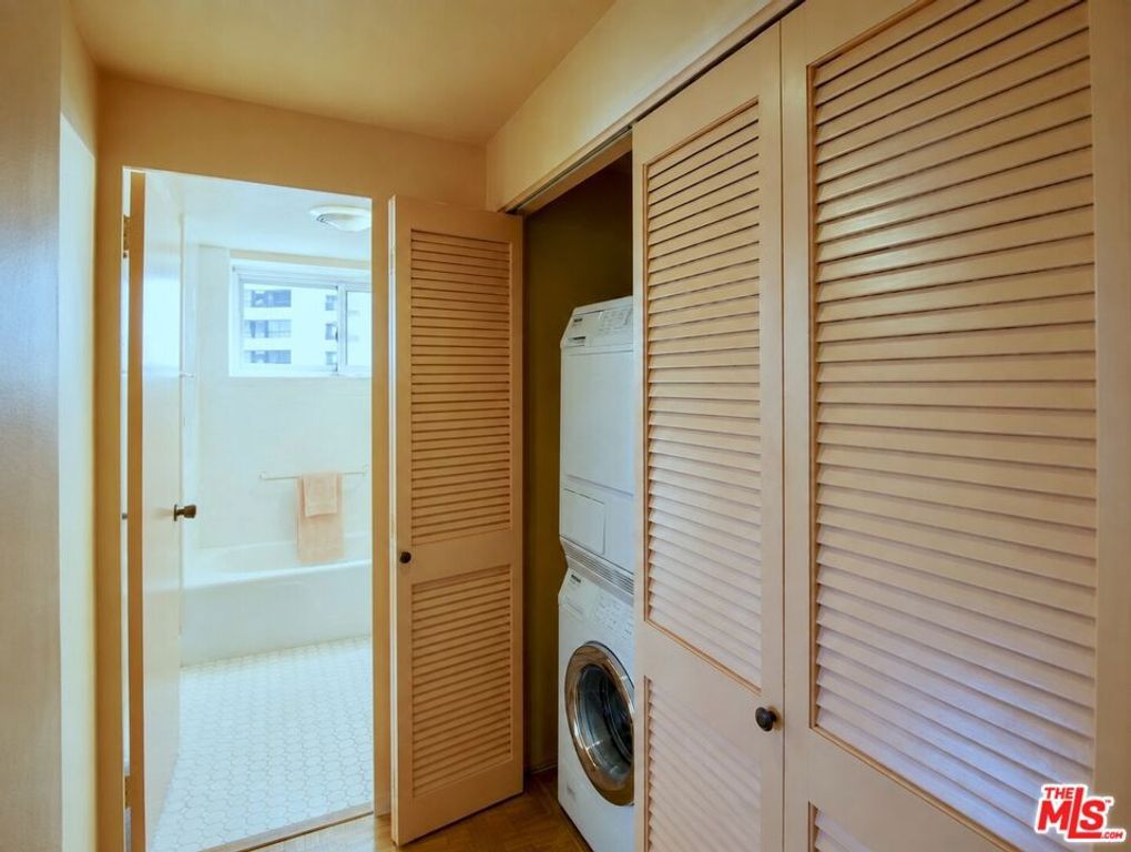 Image 33 of property listing at 10450 Wilshire Boulevard 10J, Los Angeles, CA 90024