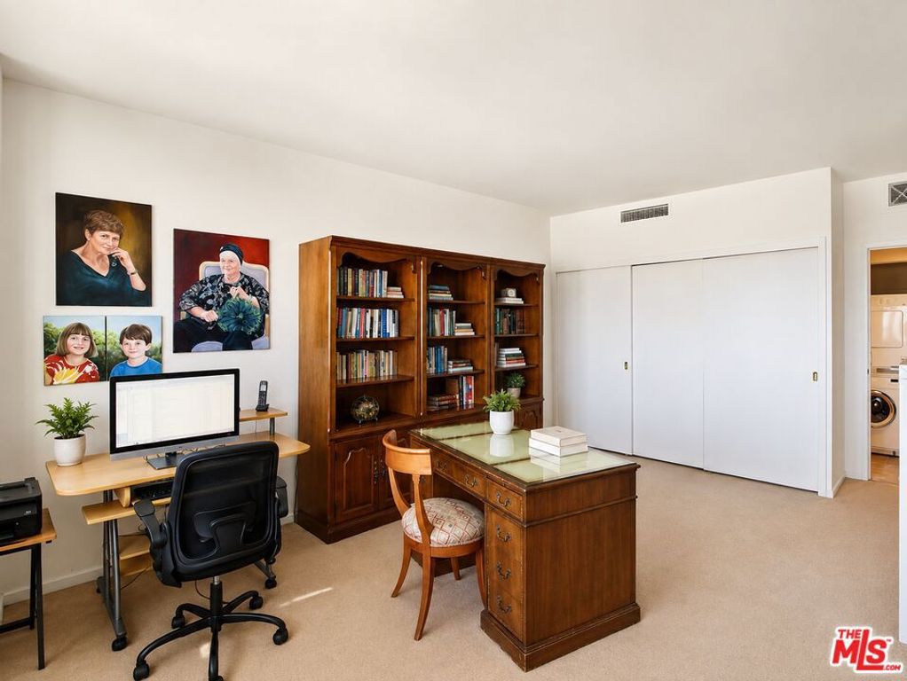Image 35 of property listing at 10450 Wilshire Boulevard 10J, Los Angeles, CA 90024