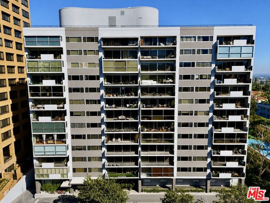 Image 37 of property listing at 10450 Wilshire Boulevard 10J, Los Angeles, CA 90024