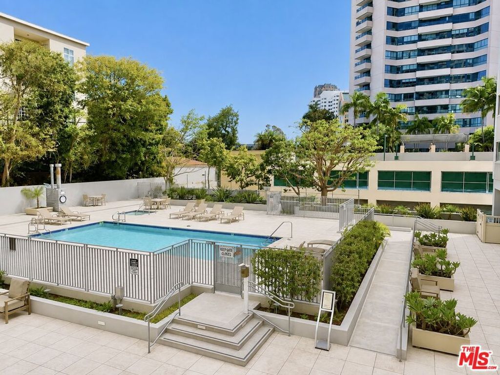 Image 42 of property listing at 10450 Wilshire Boulevard 10J, Los Angeles, CA 90024