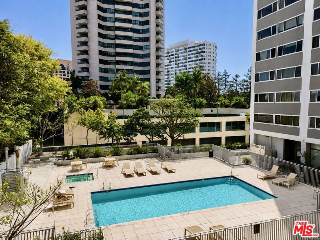 Image 45 of property listing at 10450 Wilshire Boulevard 10J, Los Angeles, CA 90024