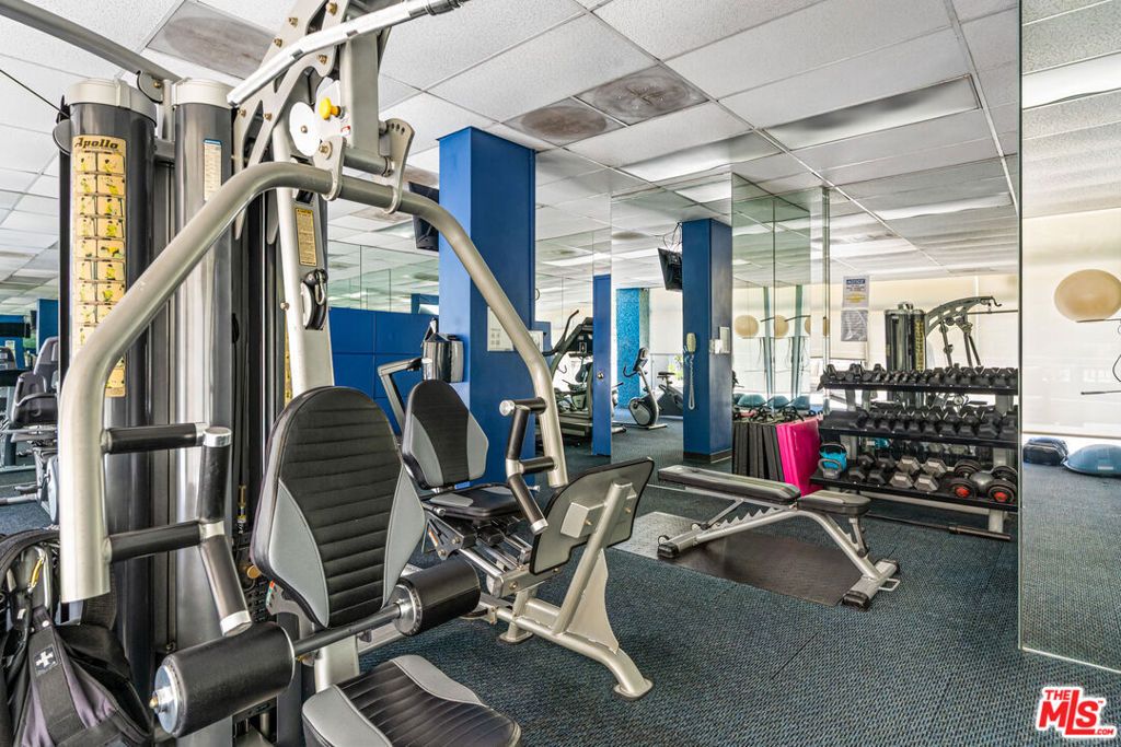 Image 49 of property listing at 10450 Wilshire Boulevard 10J, Los Angeles, CA 90024
