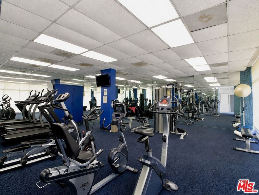Image 50 of property listing at 10450 Wilshire Boulevard 10J, Los Angeles, CA 90024