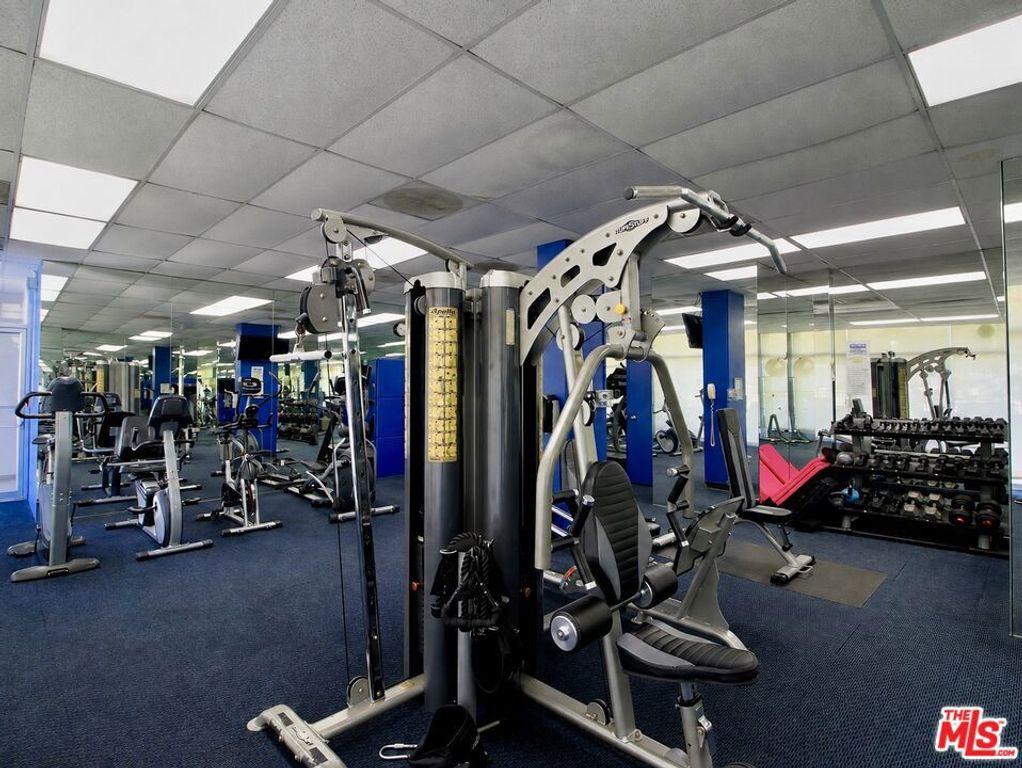 Image 51 of property listing at 10450 Wilshire Boulevard 10J, Los Angeles, CA 90024