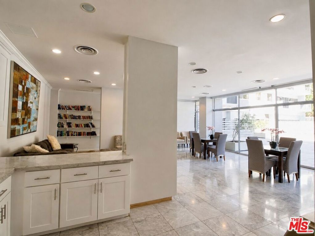Image 52 of property listing at 10450 Wilshire Boulevard 10J, Los Angeles, CA 90024
