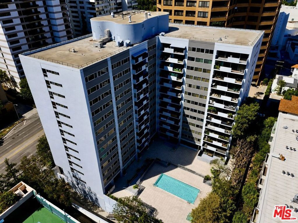 Image 6 of property listing at 10450 Wilshire Boulevard 10J, Los Angeles, CA 90024