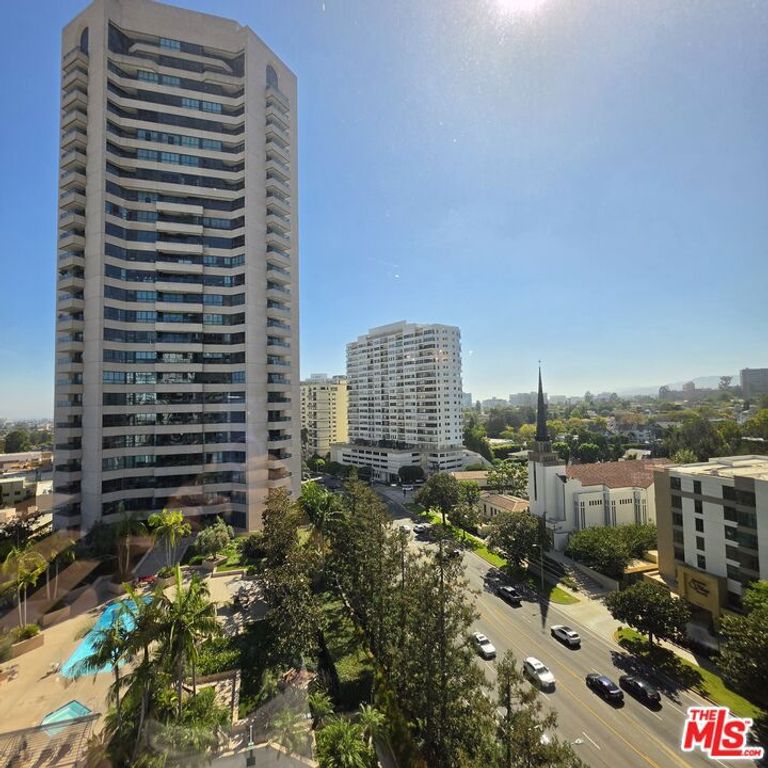 Image 7 of property listing at 10450 Wilshire Boulevard 10J, Los Angeles, CA 90024