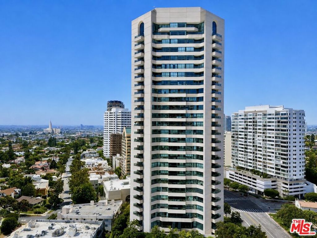Image 8 of property listing at 10450 Wilshire Boulevard 10J, Los Angeles, CA 90024