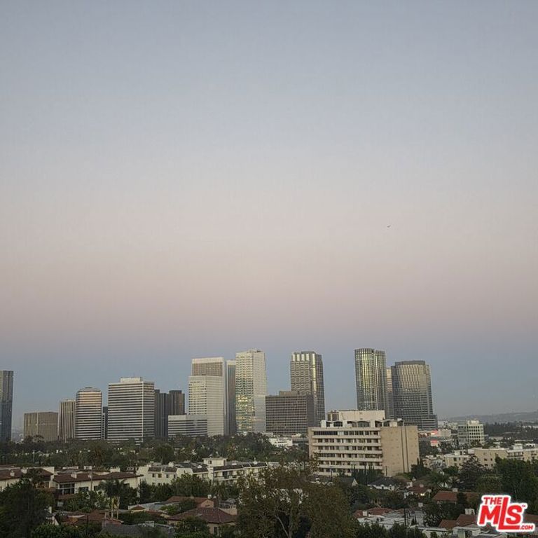 Image 9 of property listing at 10450 Wilshire Boulevard 10J, Los Angeles, CA 90024