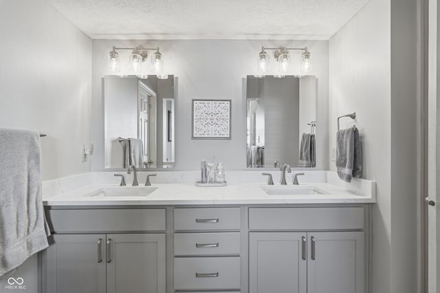 10503 Greenway Drive, Fishers, IN 46037
