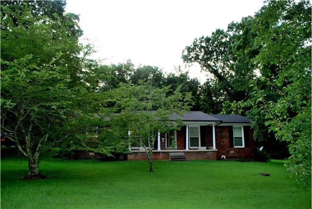 1106 Rainbow Cir, Westmoreland, TN 37186