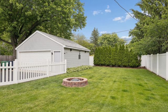 573 S Chase Avenue, Lombard, IL 60148