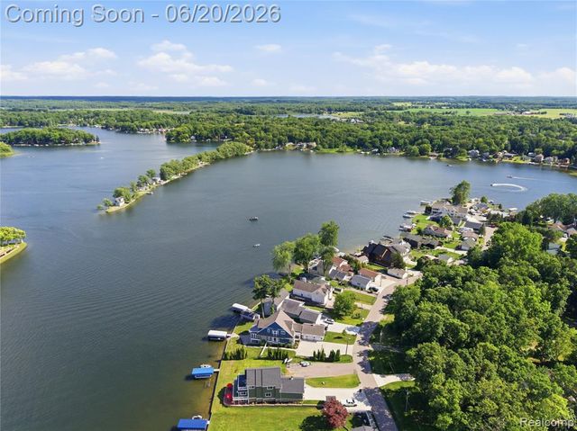 16289 Whitehead Drive, Linden, MI 48451