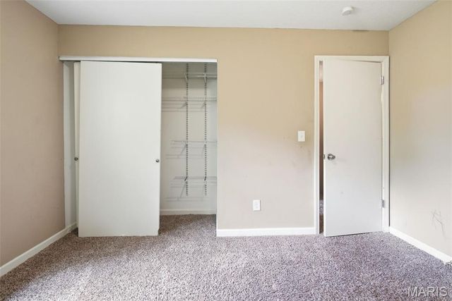 415 Hentschel Place, St Louis, MO 63135