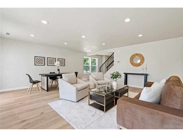 7810 S Kittredge Cir, Englewood, CO 80112