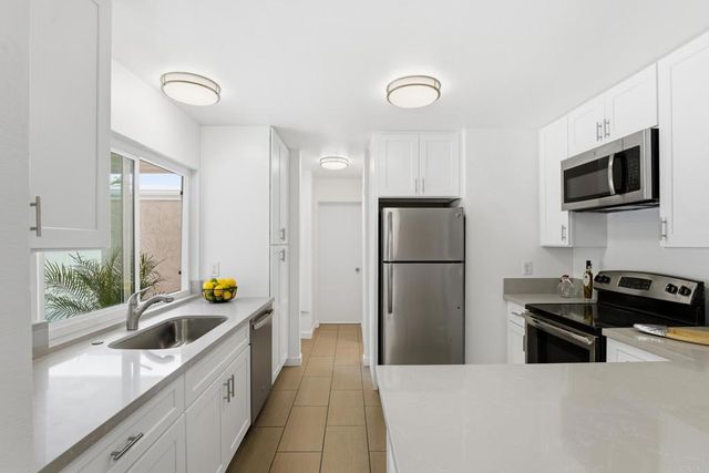 1089 Woodlake Drive, Cardiff By The Sea, CA 92007