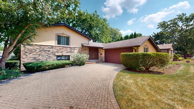 3229 N Volz Drive E, Arlington Heights, IL 60004
