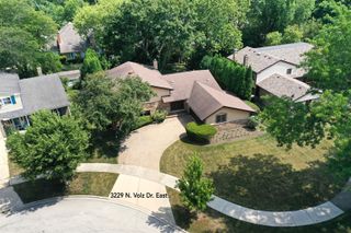 3229 N Volz Drive E, Arlington Heights, IL 60004