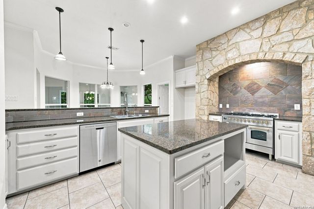 23369 ANGOSTURA BLVD, San Antonio, TX 78261